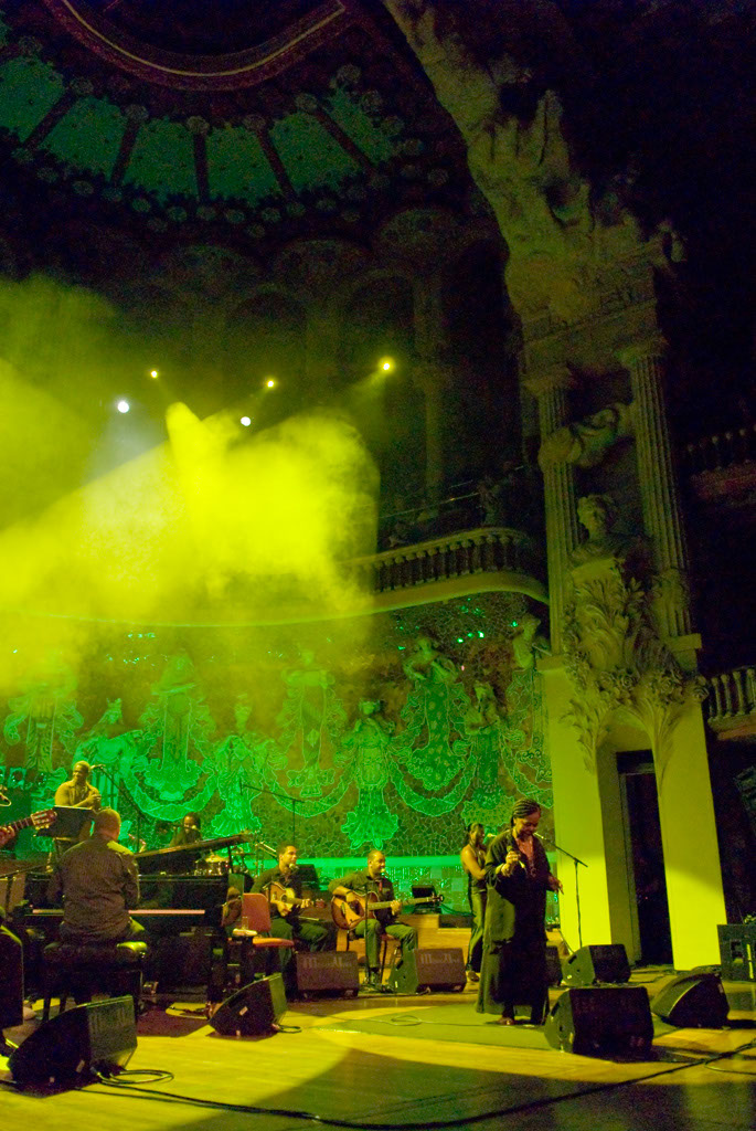 Cesária Évora on stage, Palau de la musica Catalana. 
